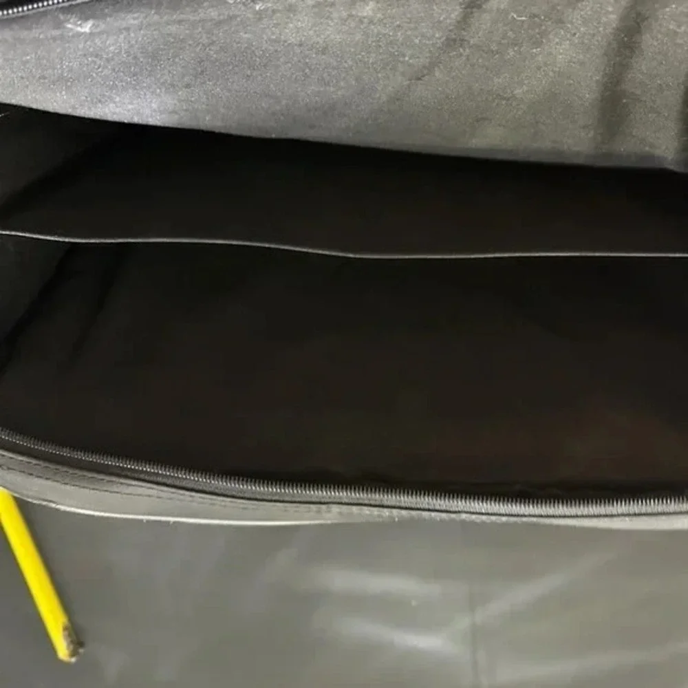 Targus CVR400 Laptop Carrying Case/Briefcase Gently Used Black and Gray